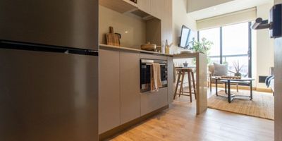 ¡Arrienda fácil, rápido en Salitre ! Ubicado estratégicamente en la Av. 68 con Calle 20, con conexión directa al aeropuerto, zonas empresariales y comerciales de Bogotá.Ofrecemos un concepto de vivienda moderna en Apartaestudios, 1 y 2 habitaciones, entregados con acabados de lujo y Línea Blanca incluida (nevera, estufa, horno a gas, microondas y cortinas blackout).Piscina y Gimnasio totalmente dotado. Área de Coworking para teletrabajo. Game Room y Salón de usos múltiples. Seguridad CCTV y administración profesional. Somos una comunidad Pet Friendly. ¡Agenda tu visita y múdate a un espacio diseñado para vivir, trabajar y divertirte!*Los precios pueden variar por piso, características y disponibilidad.* INFORMACIÓN CORRESPONDE A TIPO 1 HABITACION SIN AMOBLAR