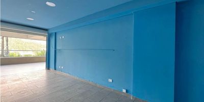 Se vende local comercial de 30 m² ubicado en el sector La Tablaza – La Estrella.

El inmueble se encuentra en piso 1, cuenta con 1 baño y espacio ideal para adecuar como punto de atención al público, oficina o comercio. Está terminado al 100%, pertenece al estrato 3. Excelente oportunidad de inversión por su ubicación estratégica y alto potencial comercial.

¡Recuerda que te ayudamos en todo el proceso de tu crédito de vivienda!
