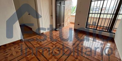 Arriendo Medellin Casa Miranda, con un área de 110 m2. Cuenta con 5 habitaciones amplias (3 con closet), 2 baños, cocina integral con red de gas, sala, comedor y amplio balcón en piso 3. No se permite para inquilinatos o subarrendar, solo se permite para vivienda no comercial. Cercano al jardín botánico, parque norte, parque explora, colegio, tiendas de barrio, entre otros.
NOTA: DISPONIBLE APARTIR DEL 20 DE DICIEMBRE