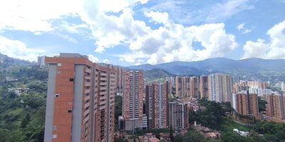 Descubre este moderno aparta estudio, donde el diseno de vanguardia se encuentra con la comodidad. Con amplios espacios y una iluminacion natural que inunda cada rincon, este lugar es ideal para quienes buscan un estilo de vida contemporaneo. Su excelente ubicacion te situa a pasos de un centro comercial y diversos sitios de interes, ademas de contar con rutas de transporte cercanas que facilitan tu movilidad. Ven y vive la experiencia de un hogar que combina funcionalidad y estilo