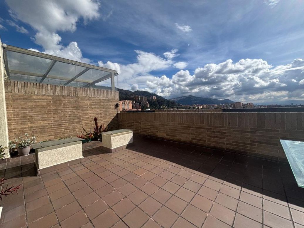 Apartamento de 3 alcobas en arriendo en Los Cedros Oriental, Bogotá, 152 m² · foto 3 de 20