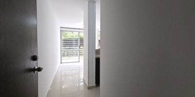 Hermoso apartamento para alquiler!

En primer piso, su distribución es óptima, muy iluminado y fresco, cuenta con parqueadero propio y su ubicación es excelente, la Unidad tiene piscina para adultos y niños, salón social. canchas y hermosas zonas verdes. 

Contáctanos ya en nuestro PBX o al TRES VEINTICUATRO SEIS OCHENTA NOVENTA Y CINCO SEIS CINCO.