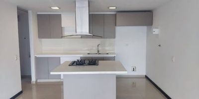 Apartamento en arriendo – 150 m² en unidad cerrada completa
Disfruta de amplitud, confort y exclusividad en este espectacular apartamento de 150 metros cuadrados, ubicado en una unidad cerrada completa que garantiza seguridad, tranquilidad y excelentes zonas comunes.
La propiedad cuenta con 3 alcobas amplias y luminosas, ideales para una vida familiar cómoda. Dispone de 4 baños con acabados modernos, así como parqueadero privado para mayor practicidad y seguridad.
Sus generosos espacios, su distribución funcional y el entorno tranquilo de la unidad hacen de este apartamento una opción ideal para quienes buscan calidad de vida y comodidad en cada detalle.
Valor de arriendo: $6.800.000.