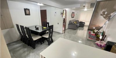 Casa en Venta en Envigado – Exclusiva, Moderna y con Jardín Privado

Ubicada en zona residencial de alta valorización, perfecta para quienes buscan confort, estilo y buena ubicación.

Características:


 
 4 habitaciones
 
 
 4 baños
 
 
 Jacuzzi
 
 
 Sala de estar y comedor
 
 
 Cocina integral
 
 
 Terraza con jardín privado
 
 
 Garaje
 
 
 Acabados modernos y excelente iluminación
 

