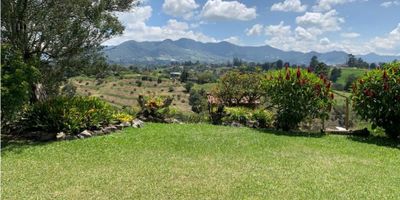 VENTA DE LOTES Y CASAS CAMPESTRES

 

Precio desde $419.506.000 hasta $1.200.000.000

Áreas totales entre 2.267 m² y 2.704 m²

Se venden 14 lotes campestres.

Lote 1: Casa construida de 180 m² con:


 3 habitaciones + habitación de servicio
 3 baños + baño de servicio
 Habitación principal con vestier y clóset
 2 salas
 Sala-comedor
 Zona de ropas
 Patio
 Parqueadero cubierto


Lote 2: Casa con estructura existente, ideal para personalizar según tus necesidades.

Zona campestre con fácil acceso a transporte público.

Ideal para invertir, vivir o desarrollar tu proyecto.

Más información al 304 480 1689.
