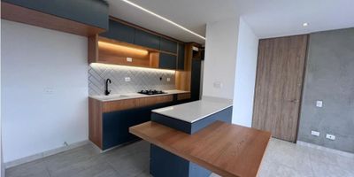 Venta de apartamento – Itagüí, Suramérica

Área total: 60 m²

Habitaciones: 2

Baños: 2

Cocina: Integral

Balcón

Parqueadero cubierto: 1

Cuarto útil: 1

Zonas comunes:

 


 Ascensor
 Salón social
 Zonas deportivas
 Piscina para adultos
 Turco
 Cancha de squash
 Gimnasio
 Piscina infantil
 Sauna


Características del sector:

 


 Colegios cercanos
 Universidades cercanas
 Parques cercanos
 Sobre vía principal
 Supermercados cercanos
 Centros comerciales cercanos
 Transporte público cercano
 Zona comercial
 Zona residencial


Observaciones: Áreas para ejercitarse, pista de skateboarding, pista de triciclos, minigolf, cancha de fútbol sintética y parque de mascotas.
