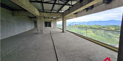 Espectacular vista panorámica

-Ubicado en nivel 11 con doble ascensor
-Uso de suelo comercial multipropósito para actividades como restaurante, gimnasio, entre otros
-200 plazas de parqueo cubierto
-Todos los servicios públicos (electricidad trifásica)

Valor: $4.080.000.000 negociables
