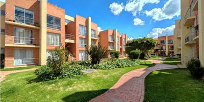 Código: 9674FR395 Descubre este bello y amplio apartamento de 60 m2, recién remodelado con detalles únicos y acabados de calidad, consta de: Sala - comedor, amplia y funcional cocina integral, zona de ropas, dos habitaciones dos baños, la habitación principal con walking clóset y baño privado, ubicado en un segundo piso con acceso por escaleras y en  una zona residencial que combina tranquilidad con la disponibilidad todos los servicios que necesitas a tu alrededor. Además de contar con unas zonas sociales pensadas para el disfutre en familia y amigos cómo Piscina, Salón social, Zona de BBQ, Cancha múltiple, Parque infantil y  Zonas verdes.

Contáctame y no te pierdas la oportunidad de conocer esta excelente opción con una muy buena ubicación muy cercana al centro de Cajicá
