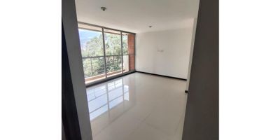 Se Arrienda apartamento en Niquia diagonal al tránsito de Bello, Unidad Residencial los árboles, con excelentes rutas de transporte público, en el primer piso cuenta con tiendas D1, Pigasus, almacenes de ropa y además con cercanía a colegios, universidades, iglesias, a tan solo 3 minutos del centro comercial Puerta Del Norte, restaurantes, entre otros sitios de interés.


 Área 68 mts2
 Piso 7 con ascensor
 2 habitaciones con closet 
 Cocina integral 
 Zona de ropas 
 Sala 
 Balcón 
 2 baños


Unidad cerrada


 Portería 24/7
 Gimnasio 
 Salón de juegos para pequeños
 Salón de juegos para grandes
 Zona de BBQ
 2 piscinas
 2 turcos 
 2 canchas de futbol sintética
 3 salones sociales 
 Parqueadero privado para carro
 Parqueaderos de visitantes


¡No pierdas esta gran oportunidad, conquista tus sueños! 

 
