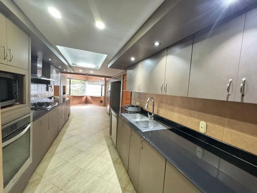 Apartamento de 4 alcobas en venta en Bellavista, Bogotá, 301 m² · foto 6 de 11
