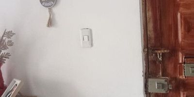 Se vende inmueble ubicado en el barrio Santa Matilde. Corresponde a un segundo  piso completo que cuenta con dos apartamentos de igual distribución, cada uno con dos habitaciones, cocina semi integral, sala-comedor, baño, zona de lavandería y hall remodelado . Además, el inmueble cuenta con garaje. Es una excelente oportunidad para inversión o vivienda familiar.