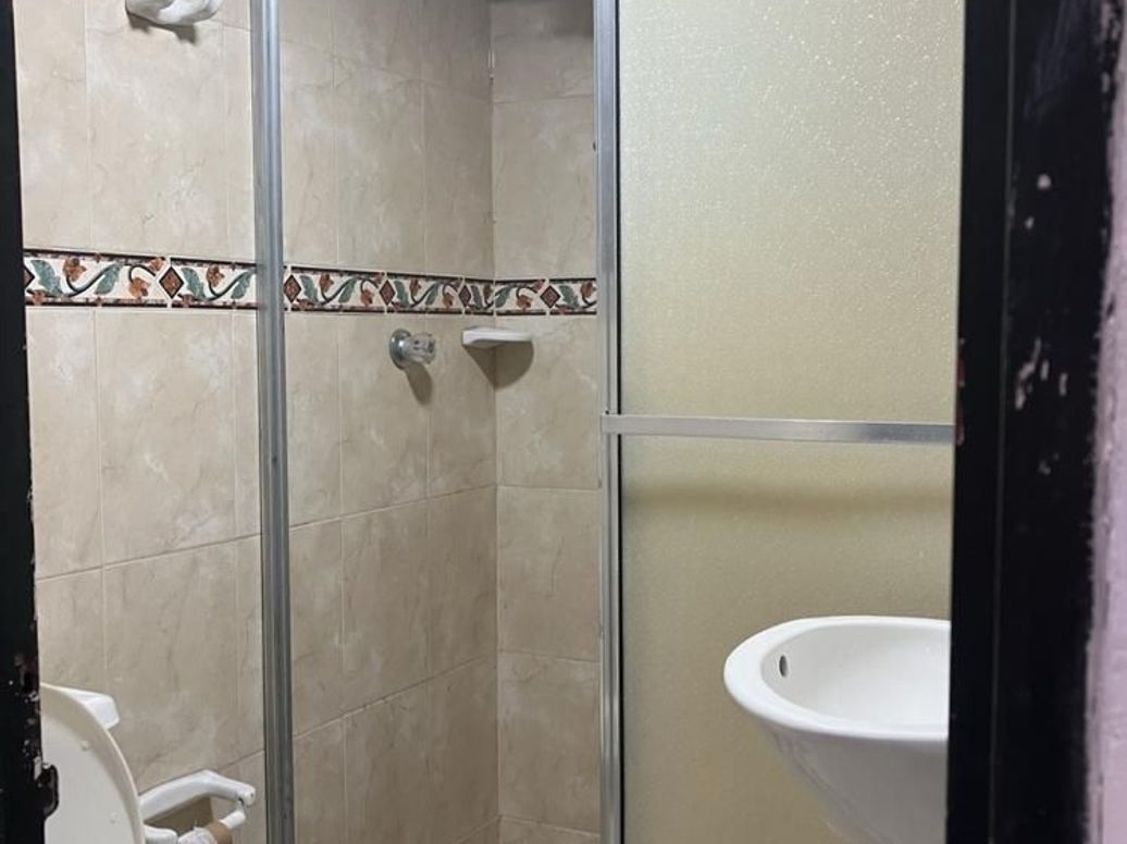 Casa de 6 alcobas en venta en Policarpa Salavarreta, Bogotá, 173 m² · foto 10 de 20