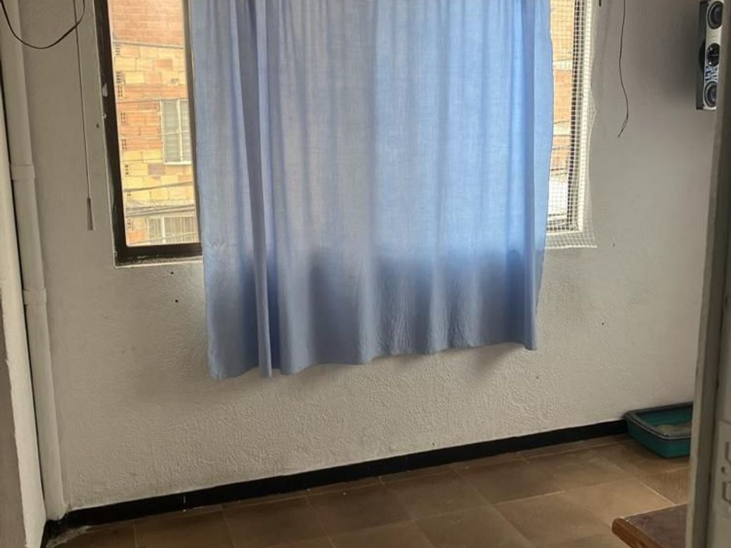 Casa de 6 alcobas en venta en Policarpa Salavarreta, Bogotá, 173 m² · foto 17 de 20