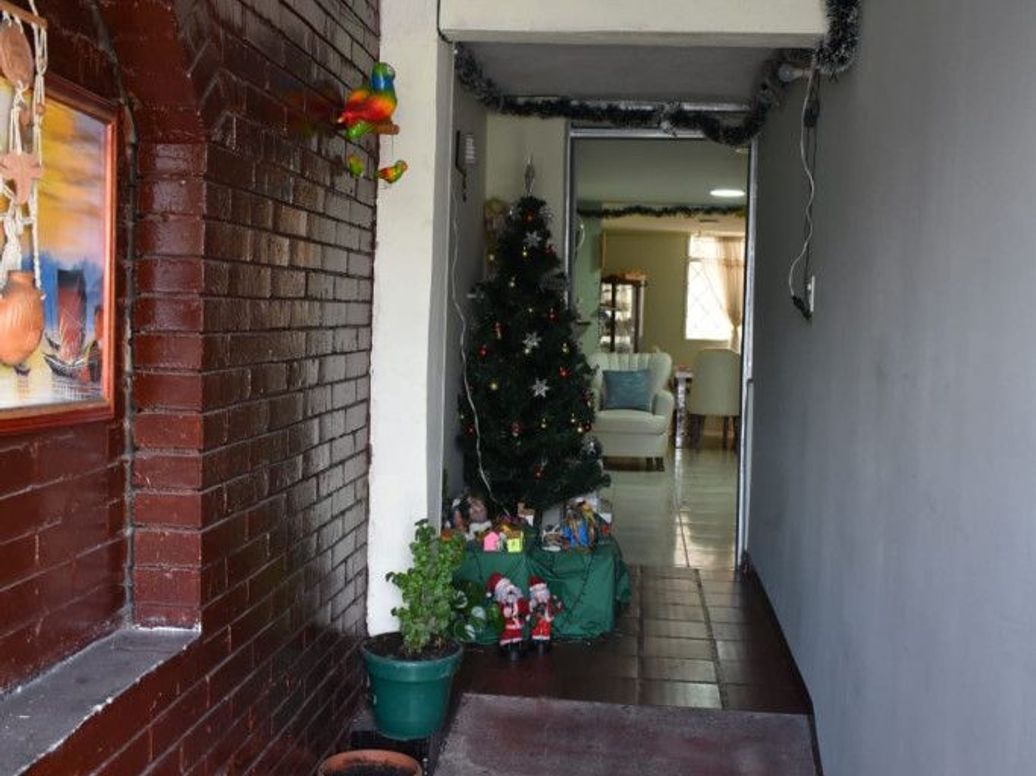 Casa de 6 alcobas en venta en La Camelia, Bogotá, 254 m² · foto 4 de 20