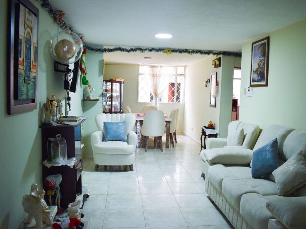 Casa de 6 alcobas en venta en La Camelia, Bogotá, 254 m² · foto 5 de 20