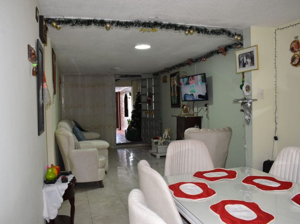 Casa de 6 alcobas en venta en La Camelia, Bogotá, 254 m² · foto 7 de 20