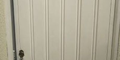 Este amplio apartamento de 48 M2 se encuentra en la excelente zona residencial de Soacha, en el departamento de Cundinamarca. Con una ubicación privilegiada, rodeado de zonas verdes y al alcance de todos los servicios necesarios, esta propiedad es ideal para aquellos que buscan una vida tranquila y cómoda al alcance de la mano. Cuenta con 3 alcobas, ideales para dormitorios o incluso para usar como espacio de estudio o trabajo. Además, tiene un baño completo , perfecto para invitados o para tener  mayor comodidad.Una de las mayores ventajas de esta propiedad es que admite mascotas, por lo que podrás tener a tu compañero peludo contigo en tu nuevo hogar. También cuenta con un calentador de agua que te permitirá disfrutar de duchas calientes al instante, sin tener que esperar. Además, tiene armarios o clósets integrados 