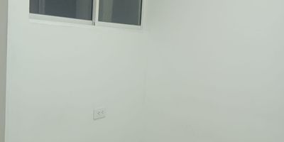 2 habitaciones
1 baño 
sala comedor
cocina integral 
zona ropas 