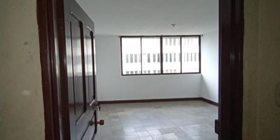 Si lo que buscas es un apartamento comodo, iluminado y fresco. Tenemos esta opcion para ti, situado al lado de Colombina, consta de sala - comedor, un baño social, cocina sencilla, 3 habitaciones, dos con closet, la principal con baño privado, cuenta con zona de oficios y lavadero, su piso es en baldosa, tendrás acceso a tiendas, panaderías etc, para que encuentres todo lo que necesitas a tu alcance.No pierdas esta oportunidad de asegurar un apartamento que cumpla con todas tus expectativas. ¡Contáctanos hoy mismo para obtener más información y agenda tu cita! ¡No dejes escapar esta oportunidad.
