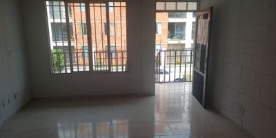 APARTAMENTO EN 2 PISO CUENTA CON 2 HABITACIONES - SALA COMEDOR - COCINA SEMI INTEGRAL - 2 BAÑOS - PARQUEO PARA MOTO Y CARRO 