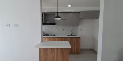 Apartamento para estrenar en arriendo  San Antonio de Pereira, Rionegro! Disfruta la tranquilidad de vivir en uno de los sectores mas apacibles de Rionegro, cerca del comercio local y rodeado de naturaleza. Este moderno apartamento cuenta con acabados nuevos y elegantes, excelente distribucion y buena iluminacion. 

Ubicado en un conjunto cerrado con piscina, salon social y vigilancia 24/7, ideal para compartir con amigos y relajarse. Perfecto para quienes buscan confort, estilo y buena ubicacion, lejos del ruido de la ciudad! Contactanos para brindarte mas informacion!