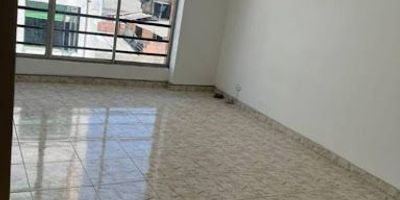 Queremos darte a conocer este hermoso y amplio apartamento ubicado en el barrio SPRING, cerca de la Calle 138, Calle 134, buen sector comercial, restaurantes, parques cercanos, fácil acceso a transporte público y a vías de acceso. Este inmueble tiene una excelente distribución, costa de 3 habitaciones, 2 closet, espacio para sala comedor, 2 baños, un gran ventanal, terraza, cocina integral, red y calentador a gas, parqueadero para tu vehículo. Este inmueble queda ubicado en un edificio, piso 4.