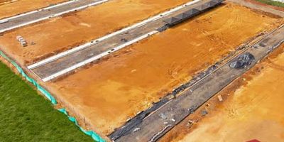 Lote ubicado en unidad cerrada, la cual se encuentra en desarollo. Ubicada en zona residencial tranquila y agradable cerca de jardines infantiles, colegios públicos y privados, estaciones de servicios, supermercados, malls comerciales y demás sitios de interés. El lote cuenta con un área de 104m2, cuenta con las acometidas, vías pavimentadas, el proyecto contara con salón social, coworking, cancha sintética, parques de mascotas, parqueadero de visitantes zonas verdes, entre otras. Cómodas vías de acceso, rutas de transporte cercanas.  