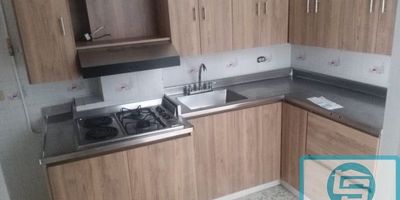 Cómodo apartamento ubicado en Itagüí, Asturias cuenta con un àrea de  2 habitaciones, 2 baños, sala comedor, cocina intregral con red de gas, 1 patio, servios compartidos.
Cerca de: rutas de trasporte y supermercados.