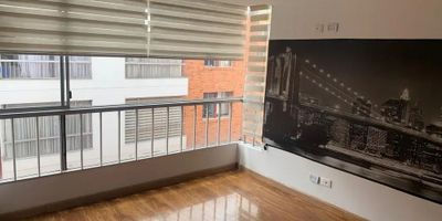 Para mayor información escribanos vía WhatsApp y uno de nuestros agentes inmobiliarios te atenderá.EXCELENTE OPORTUNIDAD ZONA DE ALTA VALORIAZION, PRECIO POR DEBAJO DEL M2 DE LA ZONA , AL DIASIN AFECTACIONES VISTA INTERIOR, REMODELADO 100% PARQUEADERO PROPIO CUBIERTO,

