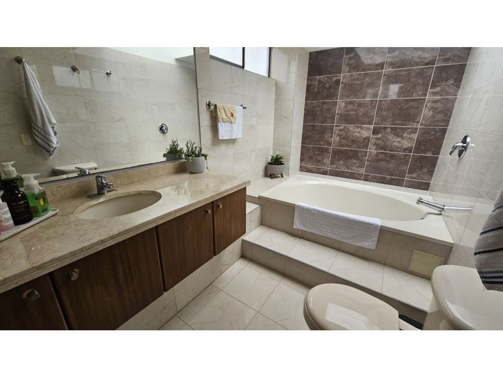 Casa de 5 alcobas en venta en Iberia, Bogotá, 178 m² · foto 11 de 20