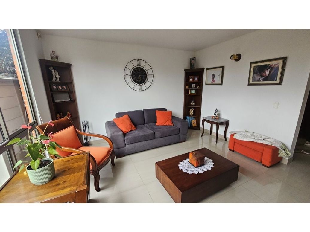 Casa de 5 alcobas en venta en Iberia, Bogotá, 178 m² · foto 2 de 20