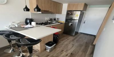 Para mayor información escribanos vía WhatsApp y uno de nuestros agentes inmobiliarios te atenderá.VENDE APARTAMENTO CON EXCELENTE UBICACION EN EL SECTOR EXCLUSIVO DE COLINA CAMPESTRE, EN CONJUNTO CLUB HOUSE, CON PISCINA, GIMNASIO, SAUNA Y JACUSSI, EL APARTAMENTO CUENTA CON 2 HABITACIONES LA PRINCIPAL CON CLOSET, UN BAÑO TOTALMENTE ENCHAPADO, CON DIVISION EN VIDRIO, SALA - COMEDOR, COCINA INTEGRAL ABIERTA, Y ZONA DE ROPAS.

