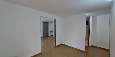 Para mayor información escribanos vía WhatsApp y uno de nuestros agentes inmobiliarios te atenderá. EXCELENTE OPORTUNIDAD DE INVERSION ,ZONA DE ALTA VALORIZACION, PRECIO DE OPORTUNIDAD POR DEBAJO DEL M2, Area de 66m2, con vista interior, ubicado en un 2do piso , acceso por escaleras y ascensor, parqueadero propio (300).
Consta de 2 habitaciones, 2 baños, sala comedor, cocina integral y zona de lavandería.
Tiene piso laminado en habitaciones y zona social y cerámico en baños y cocina.
El conjunto cuenta con salón comunal, parque infantil, zona social y vigilancia privada las 24 horas.

