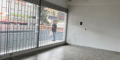 Local en venta en el sector de Chapinero, cuenta con veintiocho (28) metros cuadrados, es exterior, dispone de servicios públicos de agua y luz, ideal para tu negocio, vigilancia las 24 horas