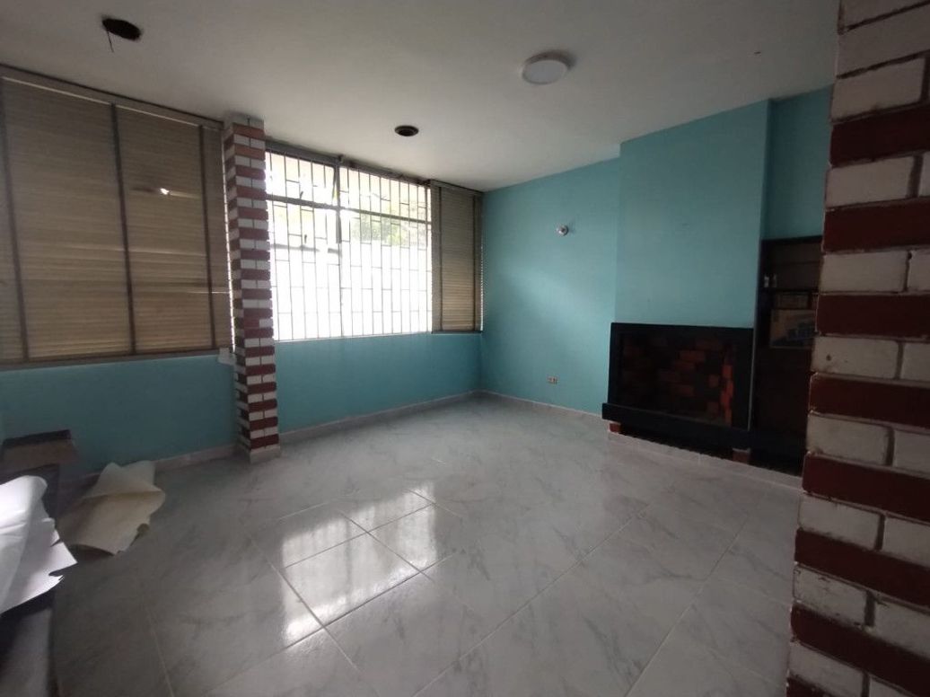 Casa de 7 alcobas en venta en La Esperanza, Bogotá, 375 m² · foto 2 de 20