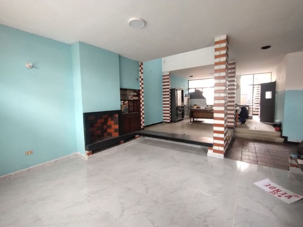 Casa de 7 alcobas en venta en La Esperanza, Bogotá, 375 m² · foto 3 de 20