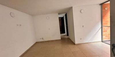 Bonito apartamento en arriendo de 55 metros torre 1 apartamento 203, consta de 3 habitaciones, la principal con baño, baño social, sala comedor amplia, cocina semi integral, un  balcon, sin ascensor. ademàs el conjunto cuenta con excelentes zonas comunes tales como: parque infantil, cancha multiple, piscina, zona BBQ.