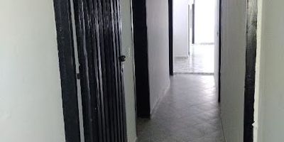 se arrienda Bucaramanga barrio San Francisco Área 80 Mts  4- Habitaciones 1- Closets 2- Baños Cocina semintegral Zona de ropa Patio Sala Comedor. DISPONIBLE A PARTIR DEL 26 DE ENERO.