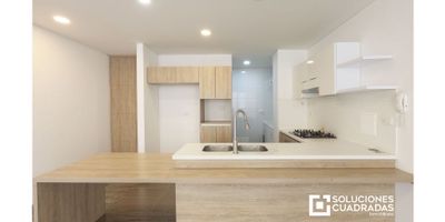 Arriendo Apartamento Sopó Conjunto Pionono. Torre Cedro. Moderno apartamento, amplio, iluminado, frente a la Cabaña de Alpina, ubicado en un octavo piso con vista al interior.

Cuenta con tres habitaciones con closet, dos baños, hall, balcon, cocina integral,  sala - comedor, amplio deposito y parqueadero en sotano.

El proyecto cuenta con zonas comunes compuestas de ascensores, gimnasio, parques infantiles, BBQ, terraza, vigilancia privada con circuito cerrado de seguridad.
