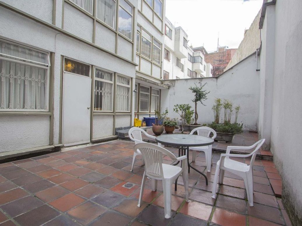 Apartamento de 3 alcobas en venta en Los Rosales, Bogotá, 212 m² · foto 2 de 20