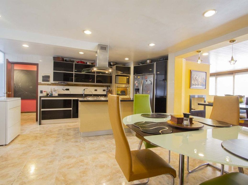 Apartamento de 3 alcobas en venta en Los Rosales, Bogotá, 212 m² · foto 10 de 20