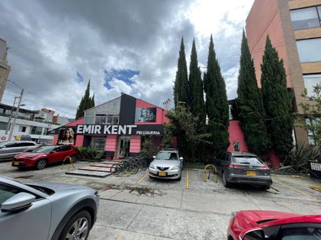 Casa de 5 alcobas en venta en Santa Paula, Bogotá, 418 m² · foto 2 de 19