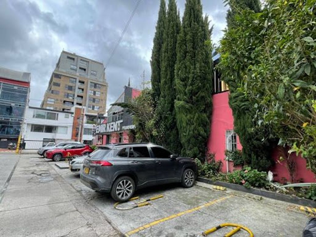 Casa de 5 alcobas en venta en Santa Paula, Bogotá, 418 m² · foto 3 de 19