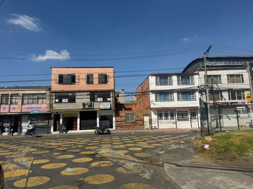 Casa de 16 alcobas en venta en Libertador, Bogotá, 420 m² · foto 2 de 20