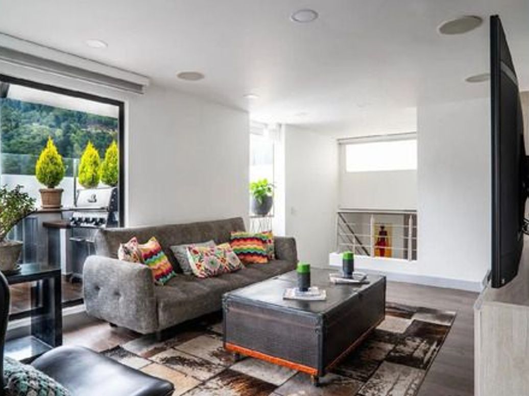 Apartamento de 3 alcobas en arriendo en Chicó Reservado, Bogotá, 227 m² · foto 2 de 12