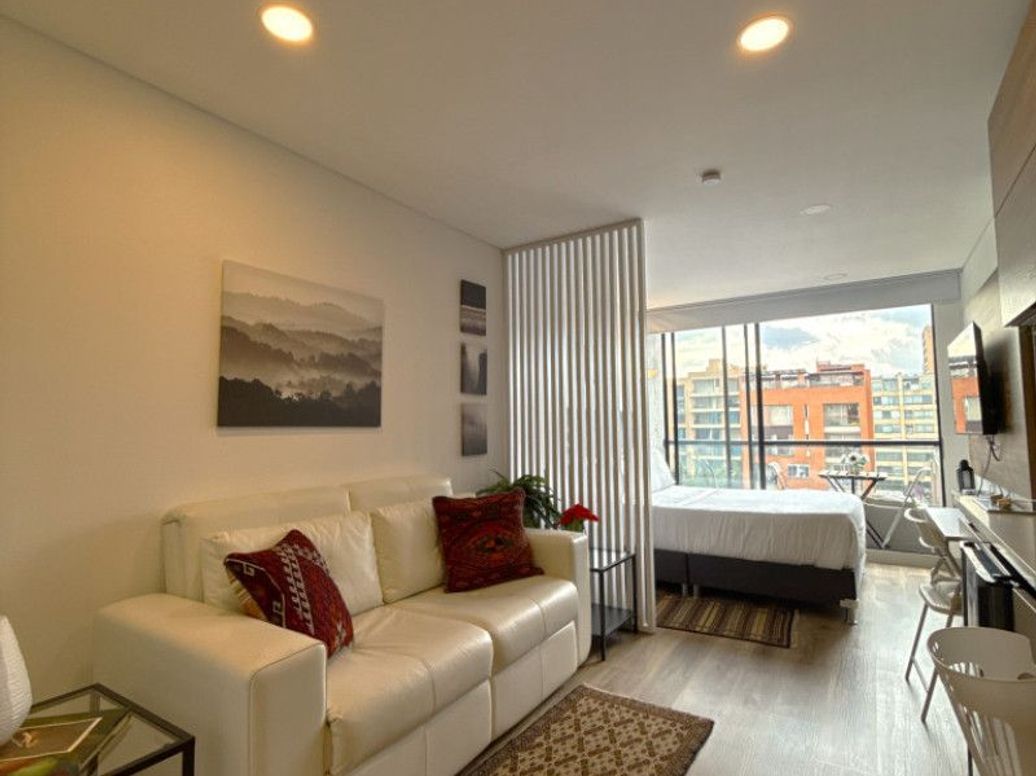 Apartaestudio en venta en Chicó Norte, Bogotá, 30 m² · foto 2 de 17