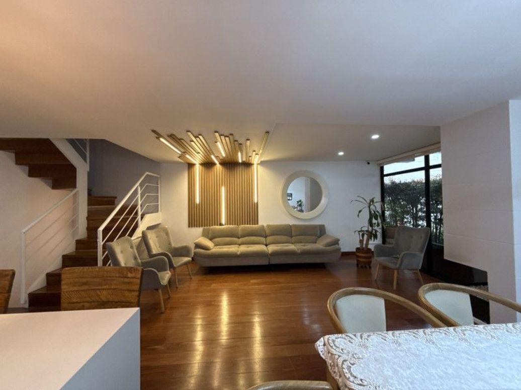 Casa de 4 alcobas en venta en Cedro Salazar, Bogotá, 283 m² · foto 3 de 20