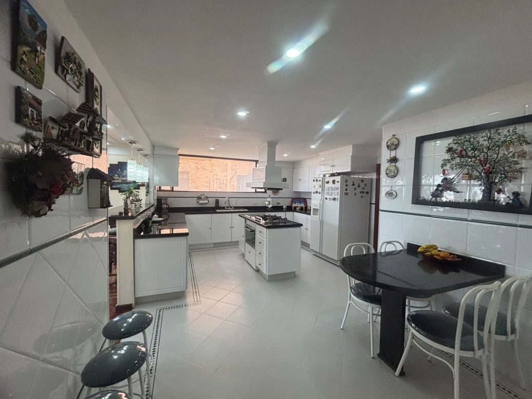 Apartamento de 4 alcobas en venta en Bosque De Pinos, Bogotá, 297 m² · foto 12 de 20