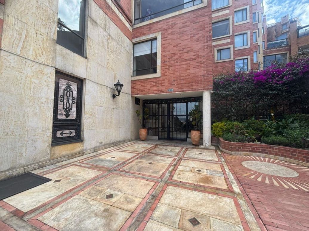 Apartamento de 4 alcobas en venta en Bosque De Pinos, Bogotá, 297 m² · foto 2 de 20