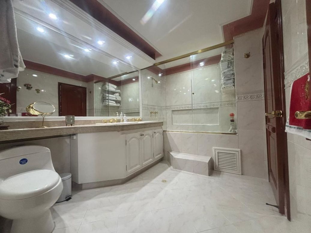 Apartamento de 4 alcobas en venta en Bosque De Pinos, Bogotá, 297 m² · foto 19 de 20
